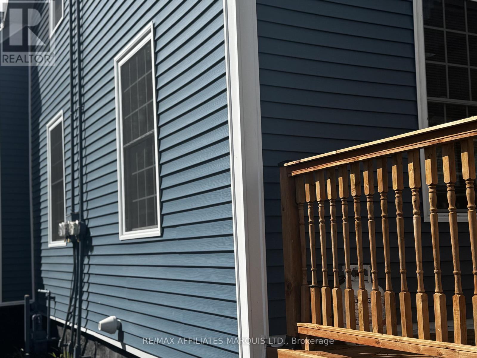 58 KENYON STREET W