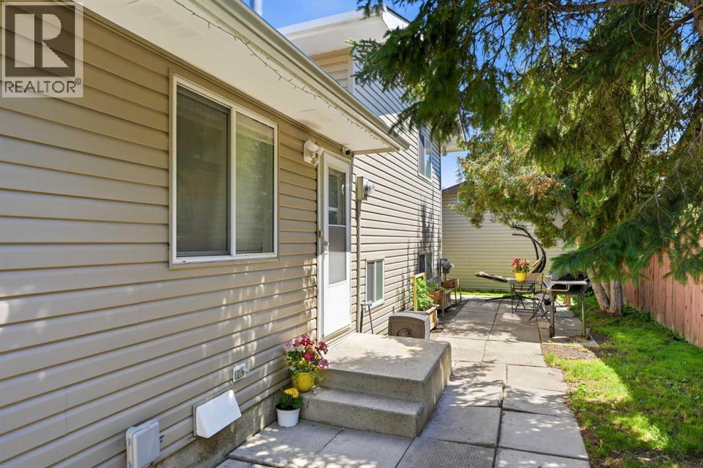 151 Templevale Place NE