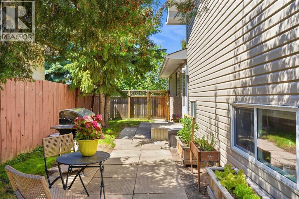 151 Templevale Place NE