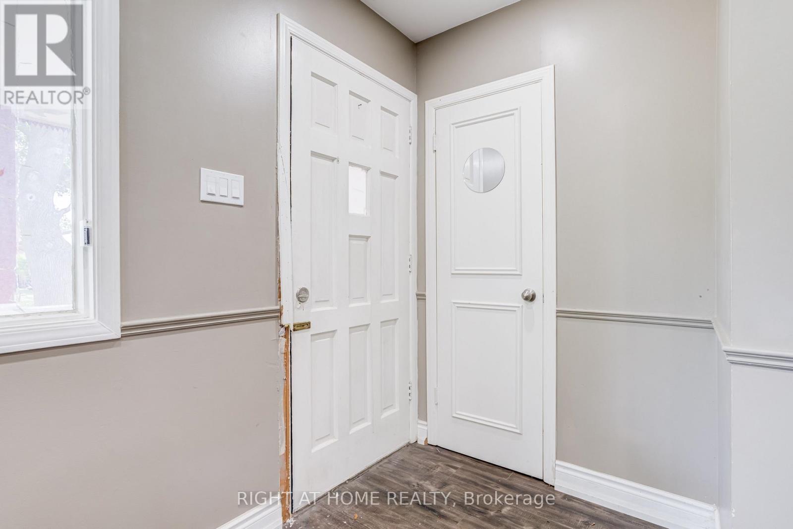 17 TOULON CRESCENT