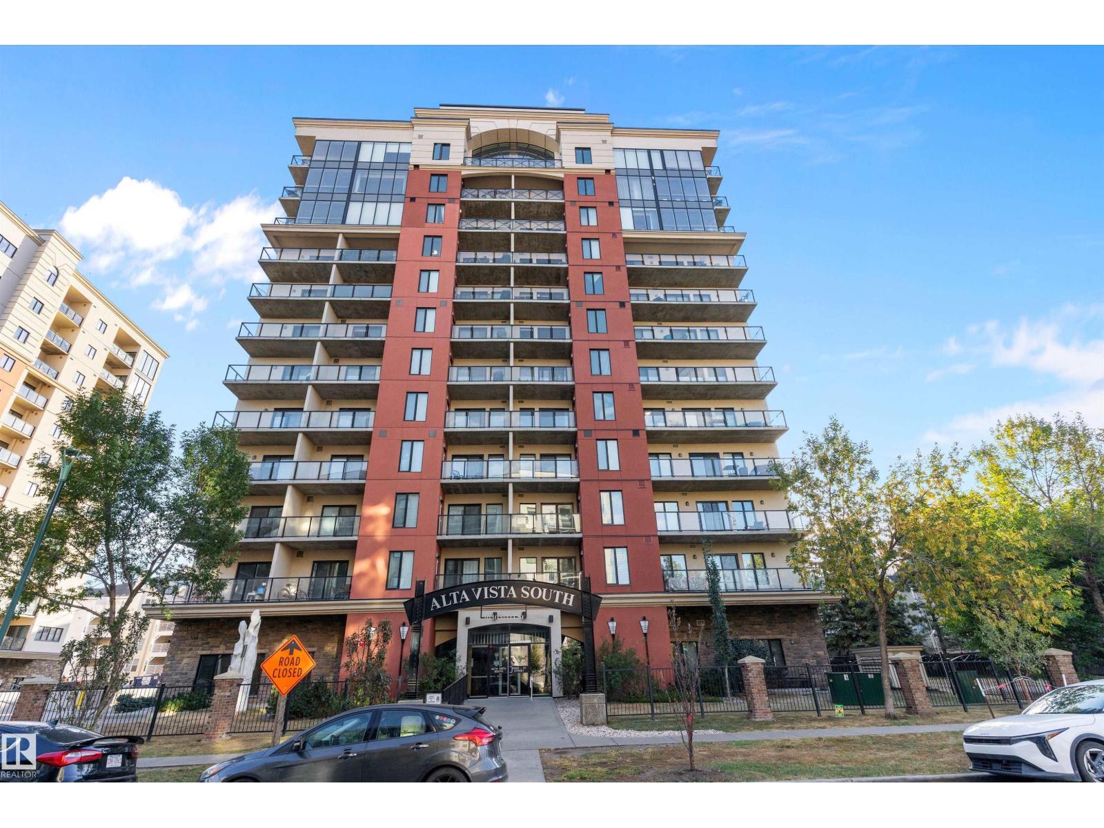 #702 10303 111 ST NW