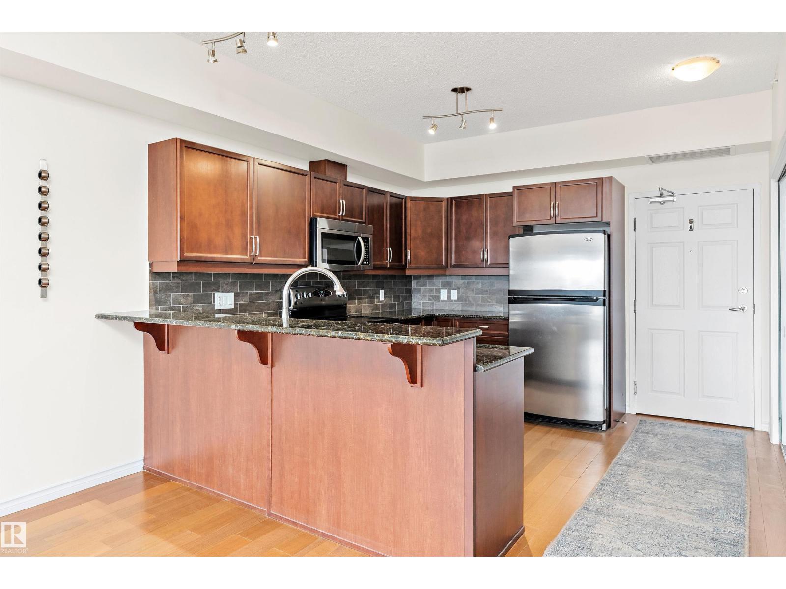 #702 10303 111 ST NW