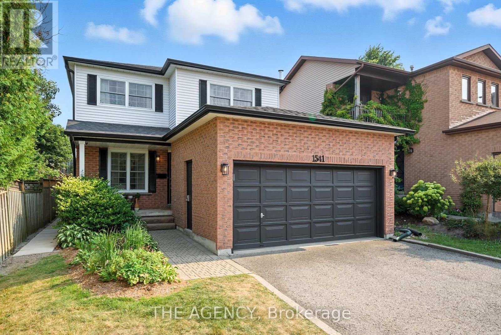 1541 BENTLEY LANE