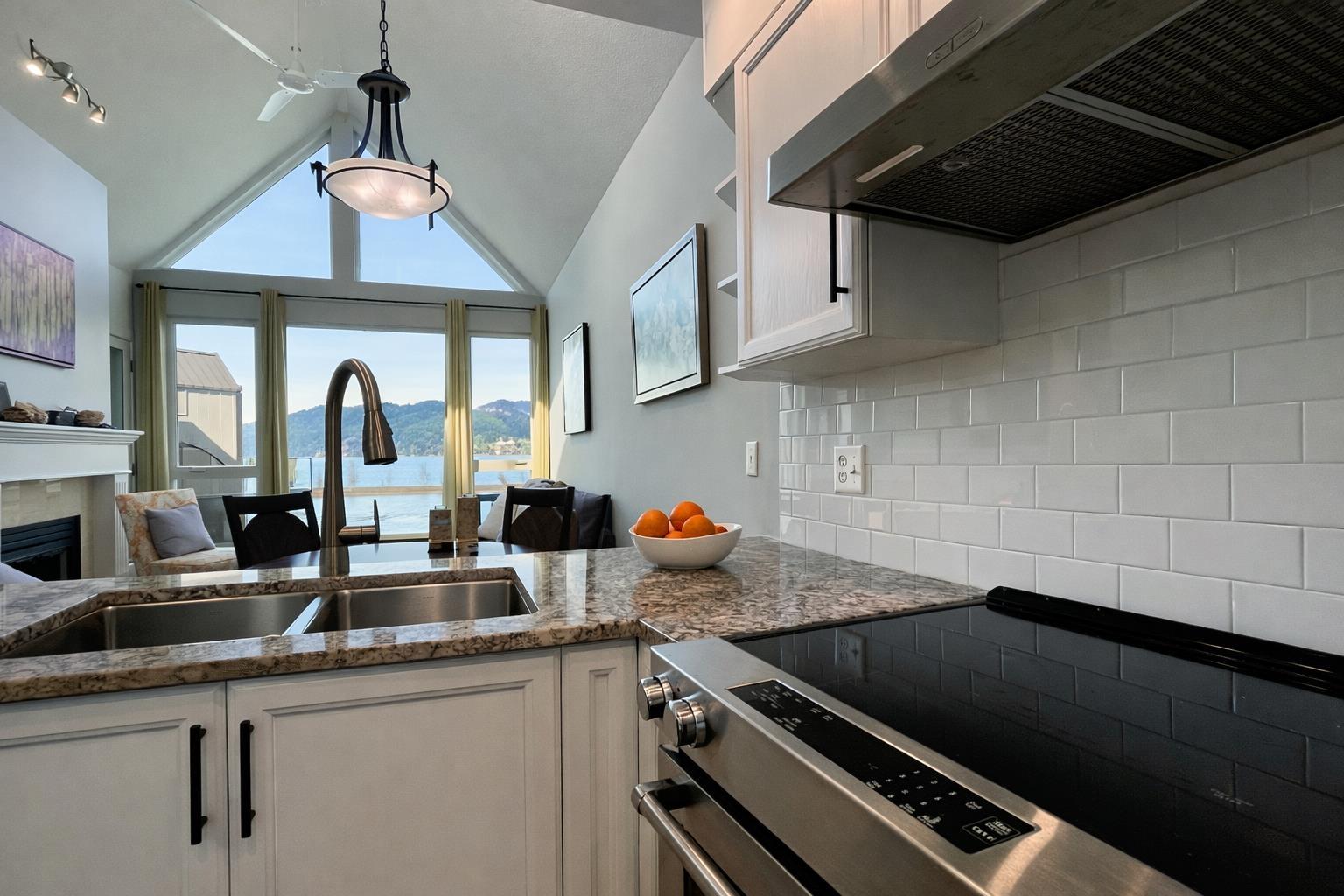 406 378 ESPLANADE AVENUE|Harrison Hot Springs