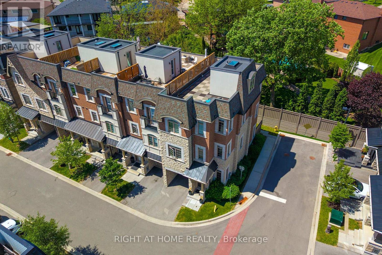 2 QUEEN MARY COURT