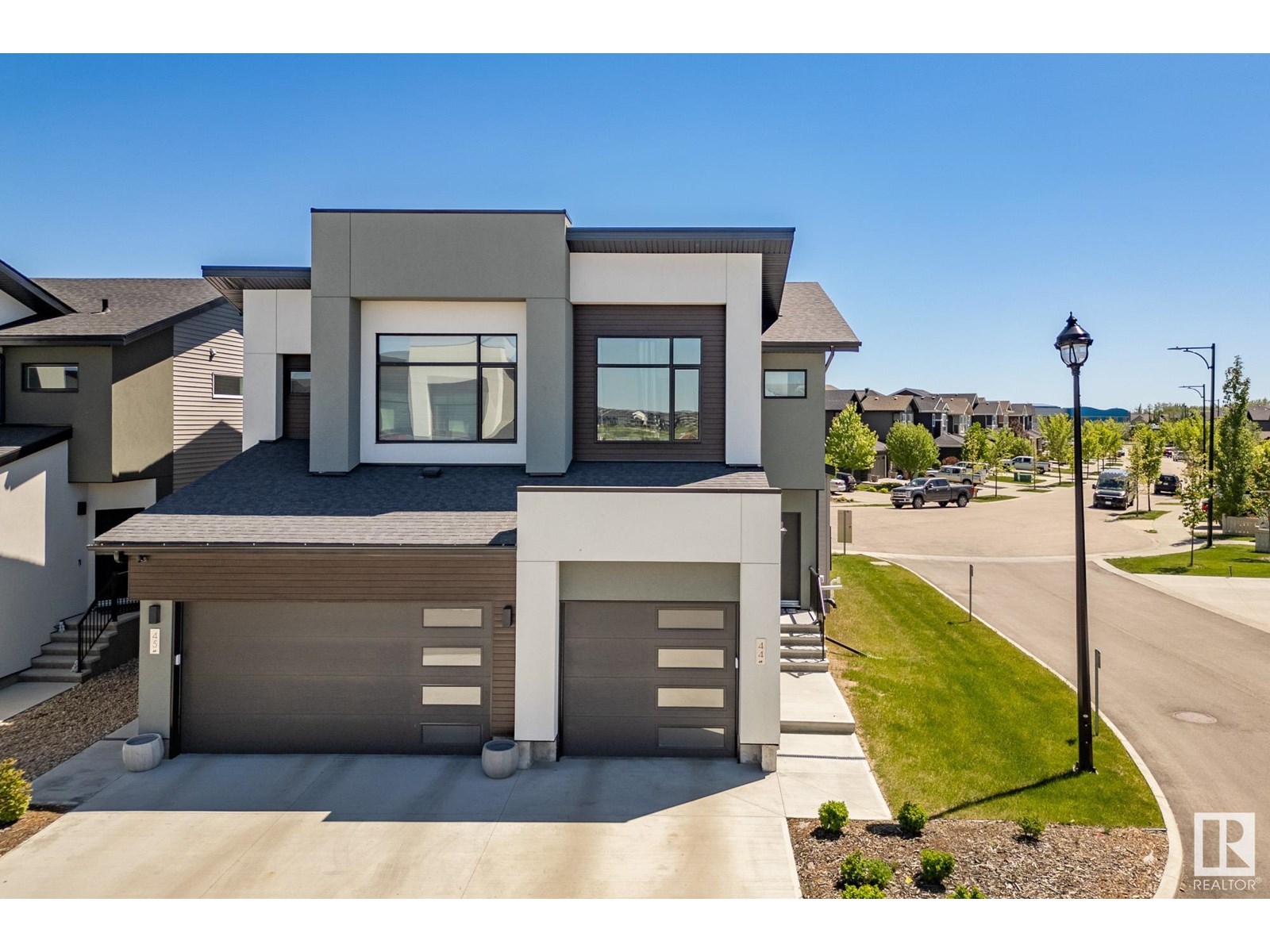 #44 50 EDINBURGH CRT