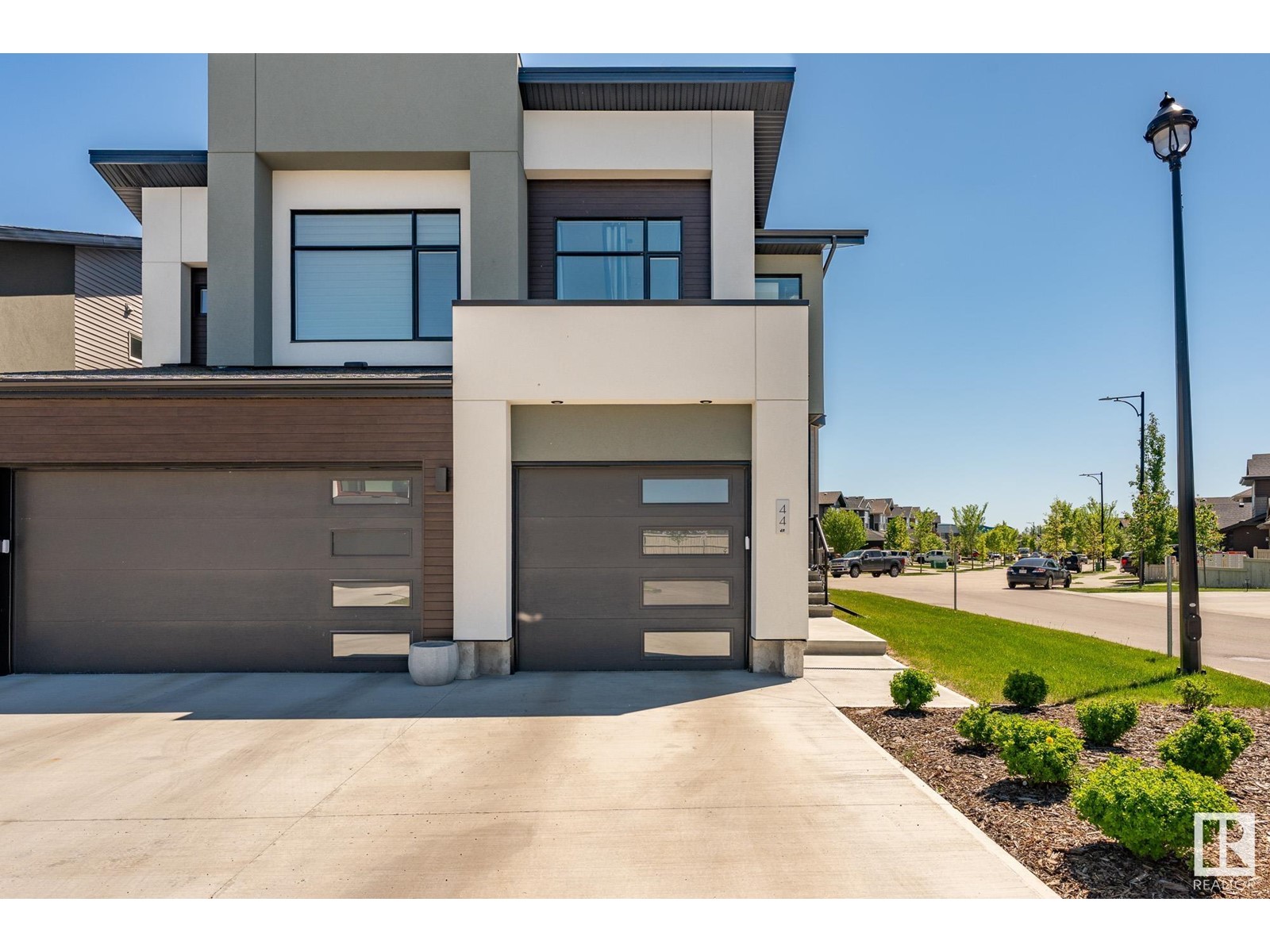 #44 50 EDINBURGH CRT