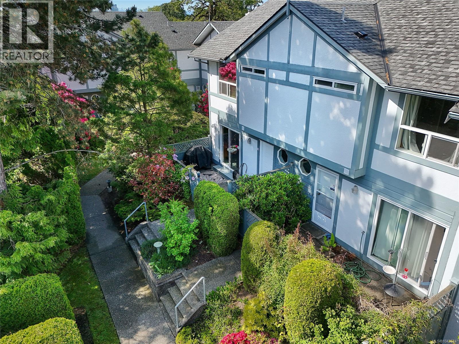 10 3008 Quadra St