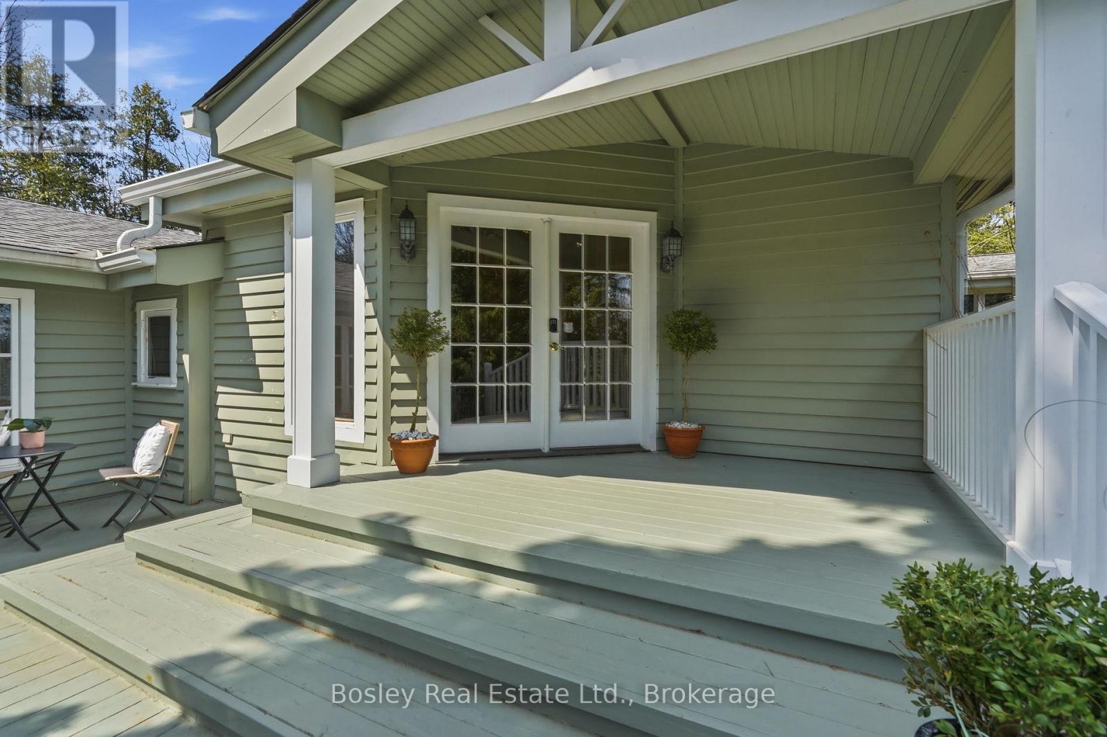 150 ST MORITZ CRESCENT