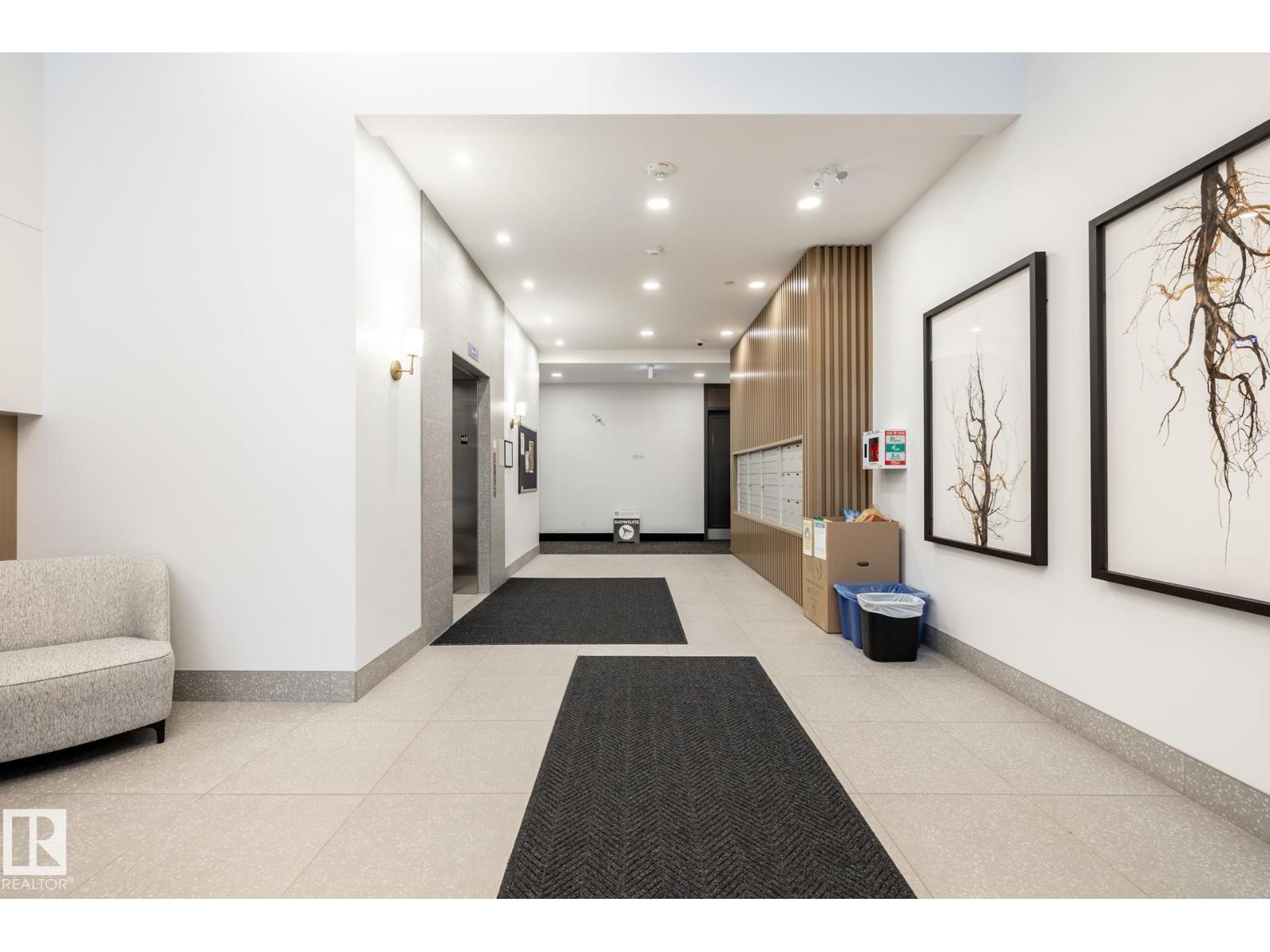 #112 7471 May Common NW