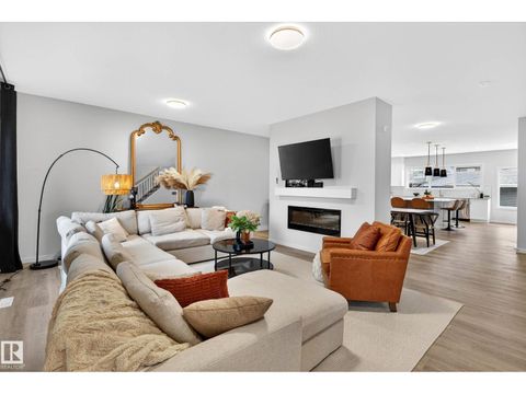 6127 CARR RD NW Edmonton AB T5E6Y4