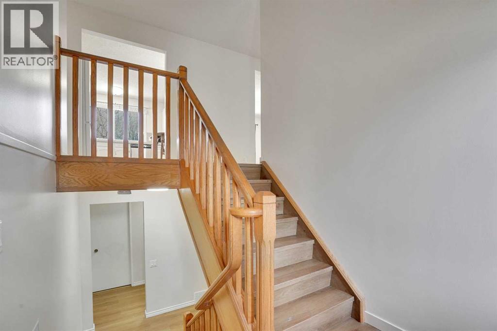 208 DALCASTLE Court NW