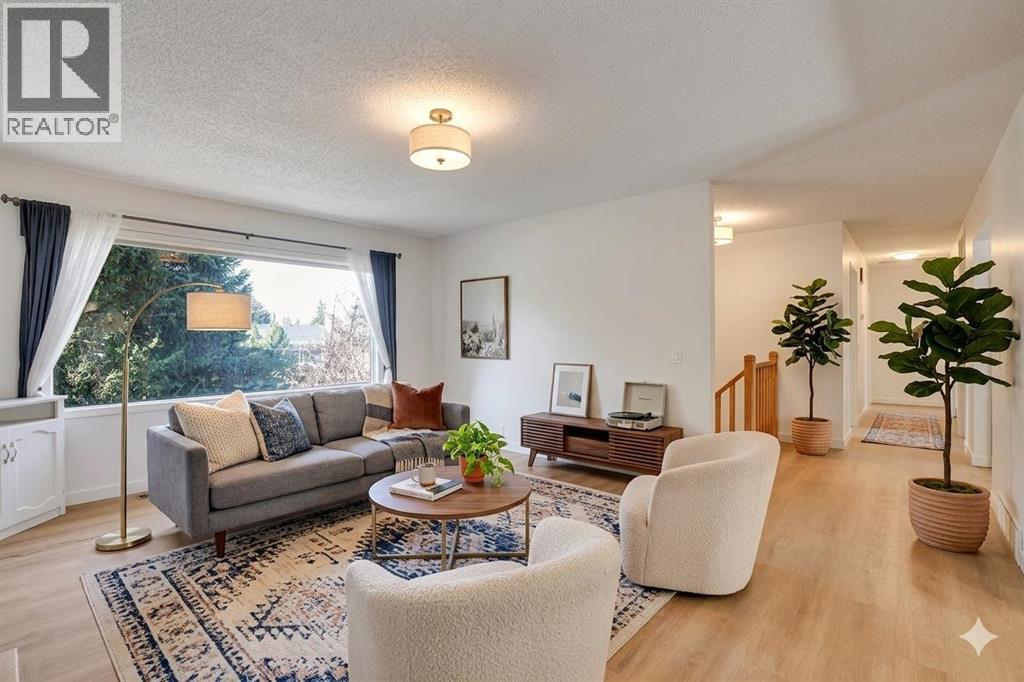 208 DALCASTLE Court NW