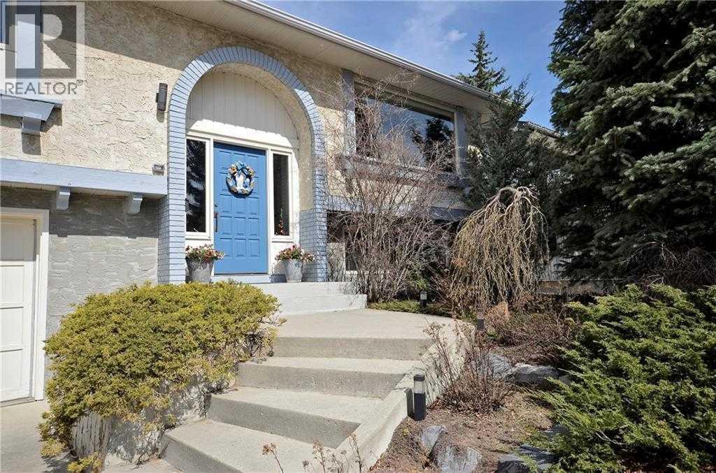 208 DALCASTLE Court NW