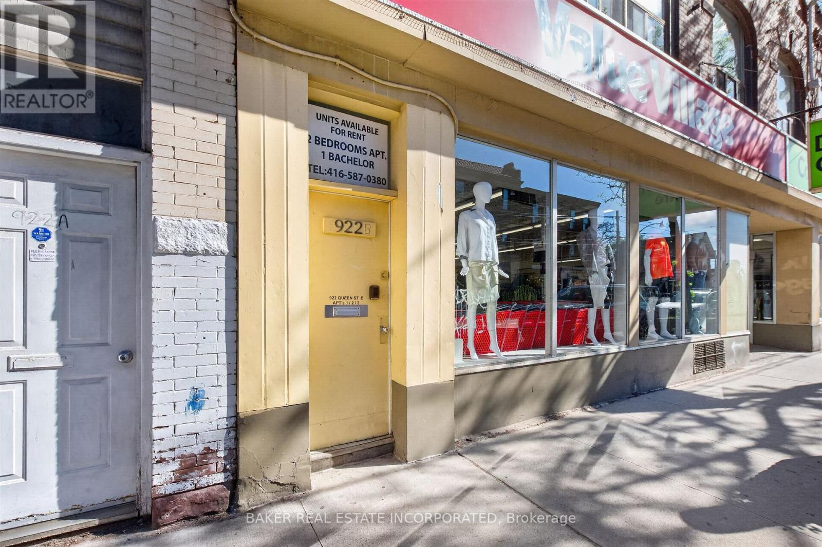Photo 1 of 20 — 2 - 922 QUEEN STREET E Unit 2, Toronto (South Riverdale), ON M4M1J5