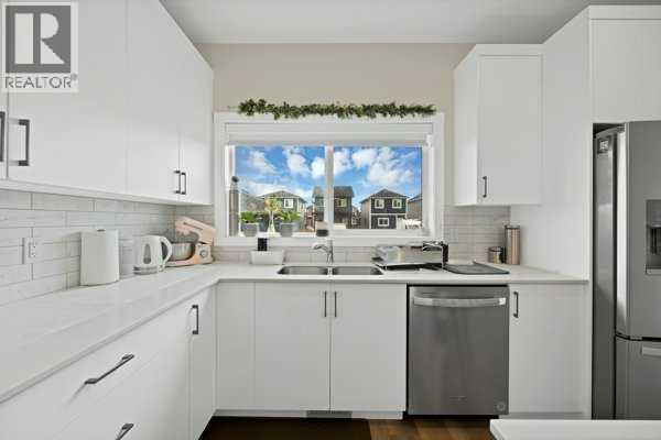 241 Midgrove Mews SW
