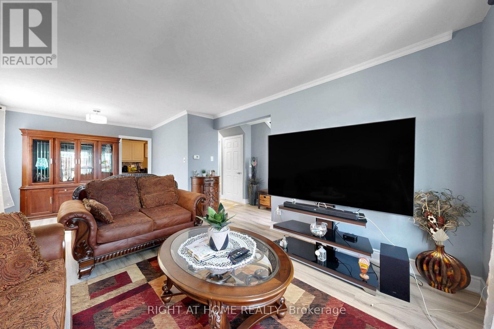 41 FLAMINGO CRESCENT