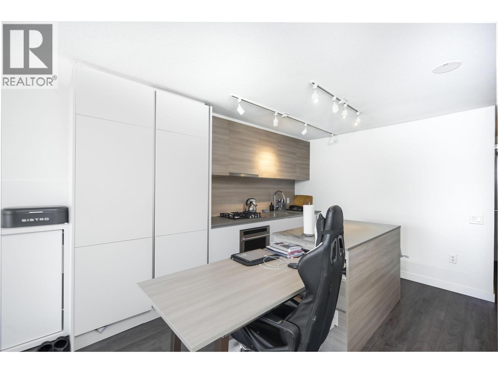 710 988 QUAYSIDE DRIVE