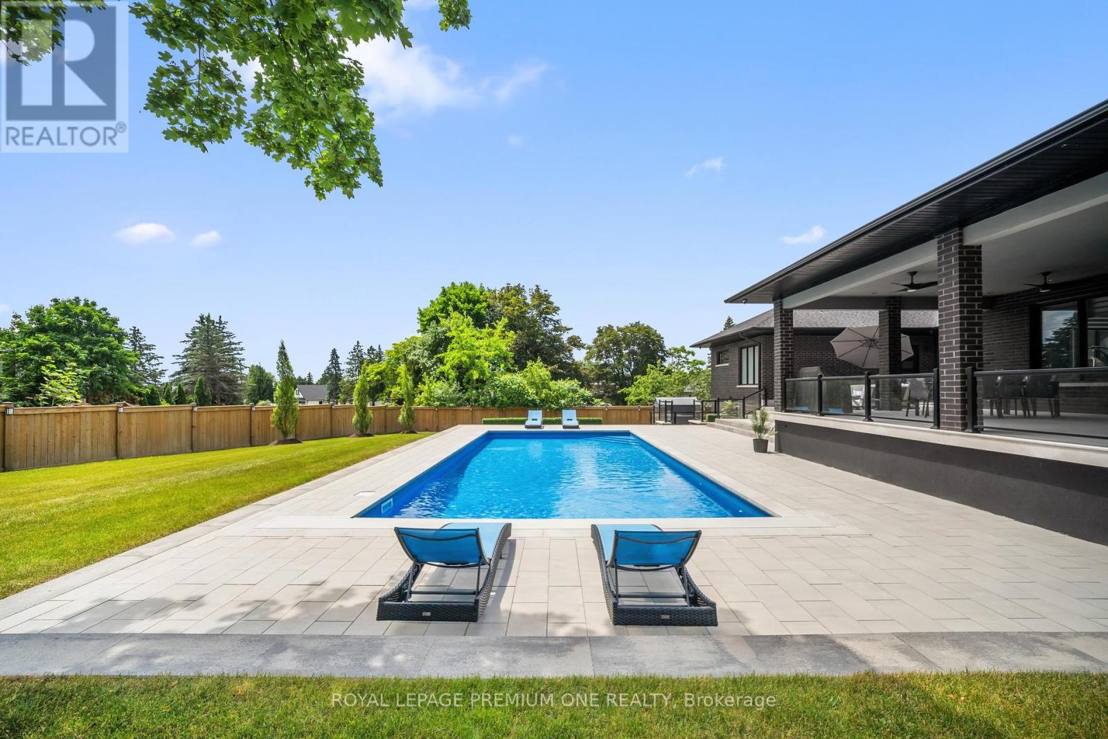 11 HOLLYWOOD CRESCENT
