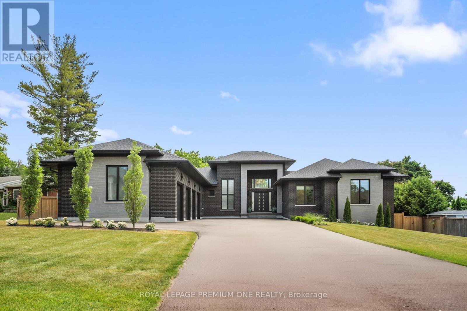 11 HOLLYWOOD CRESCENT