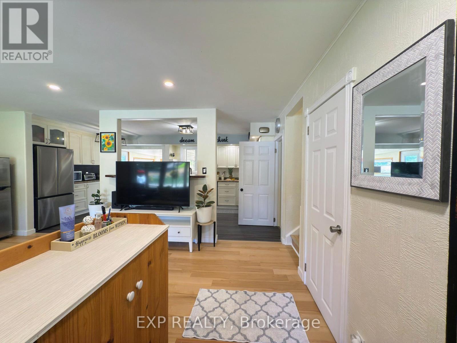 438 MAGNOLIA CRESCENT