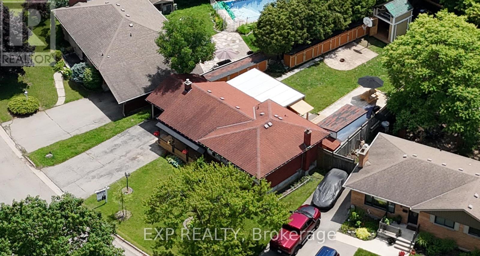 438 MAGNOLIA CRESCENT