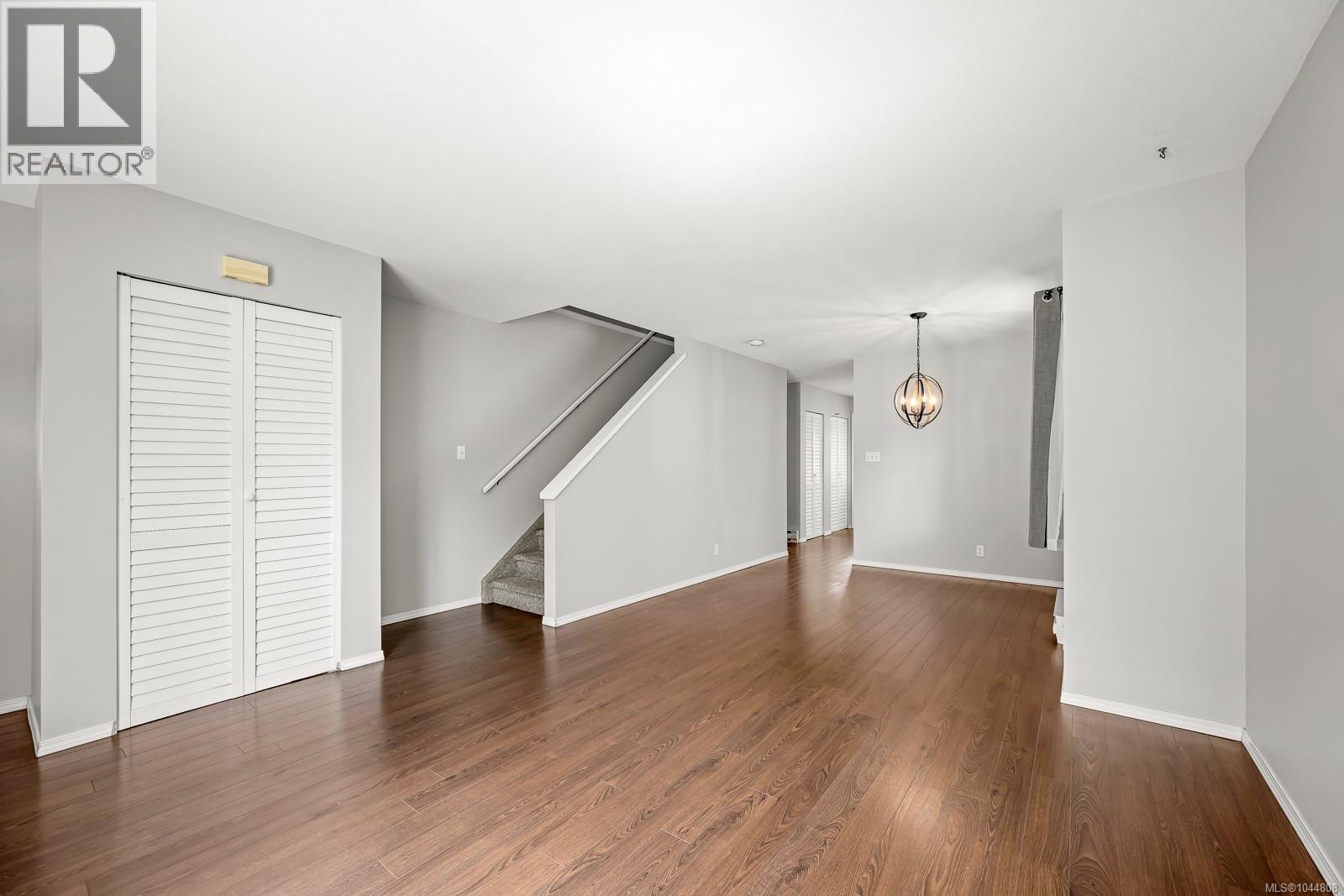B 2221 Embleton Cres