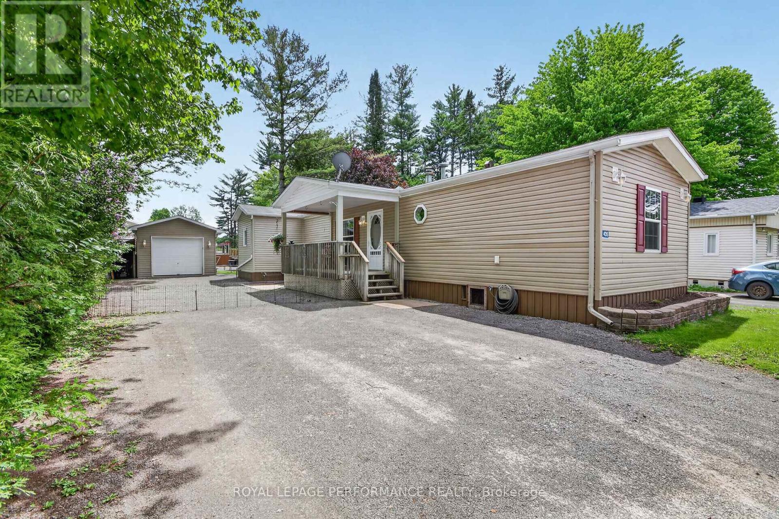 Photo 1 of 42 — 435 - 8250 COUNTY ROAD 17 ROAD Unit 435, Clarence-Rockland, ON K4K1K7