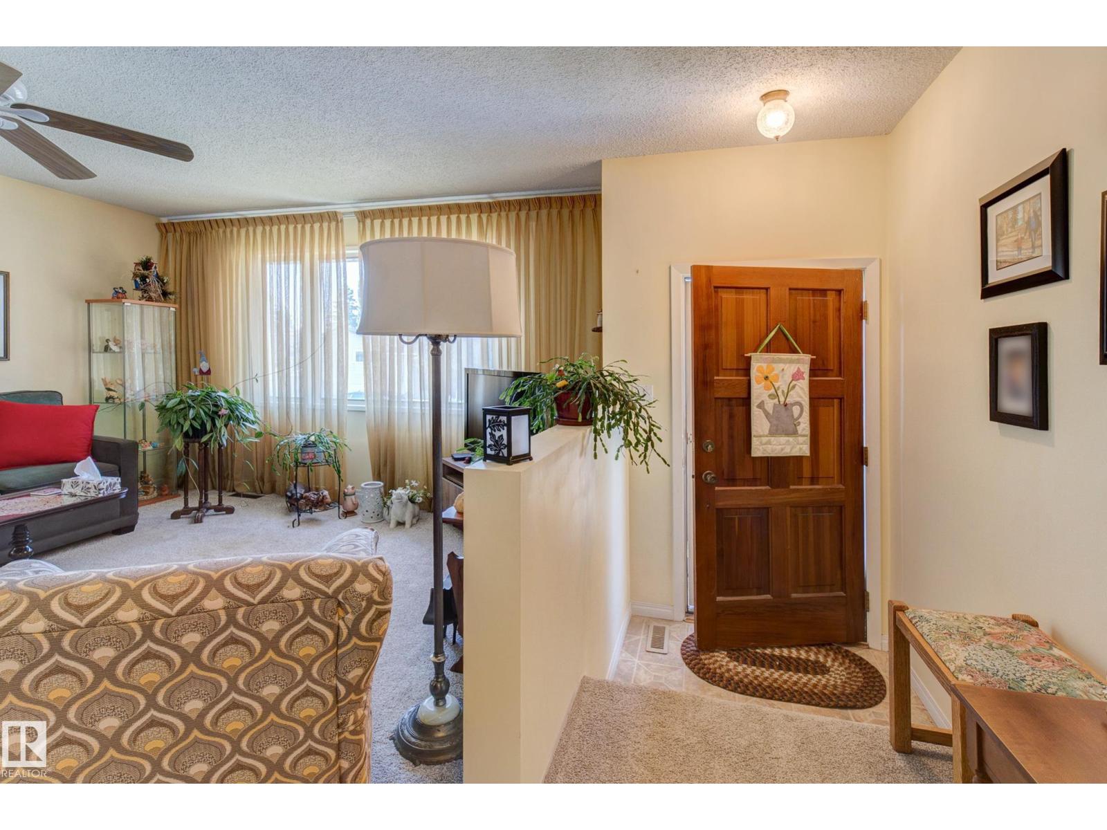 6228 13 AV NW
