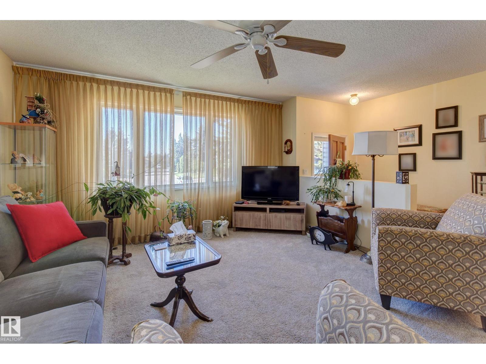 6228 13 AV NW