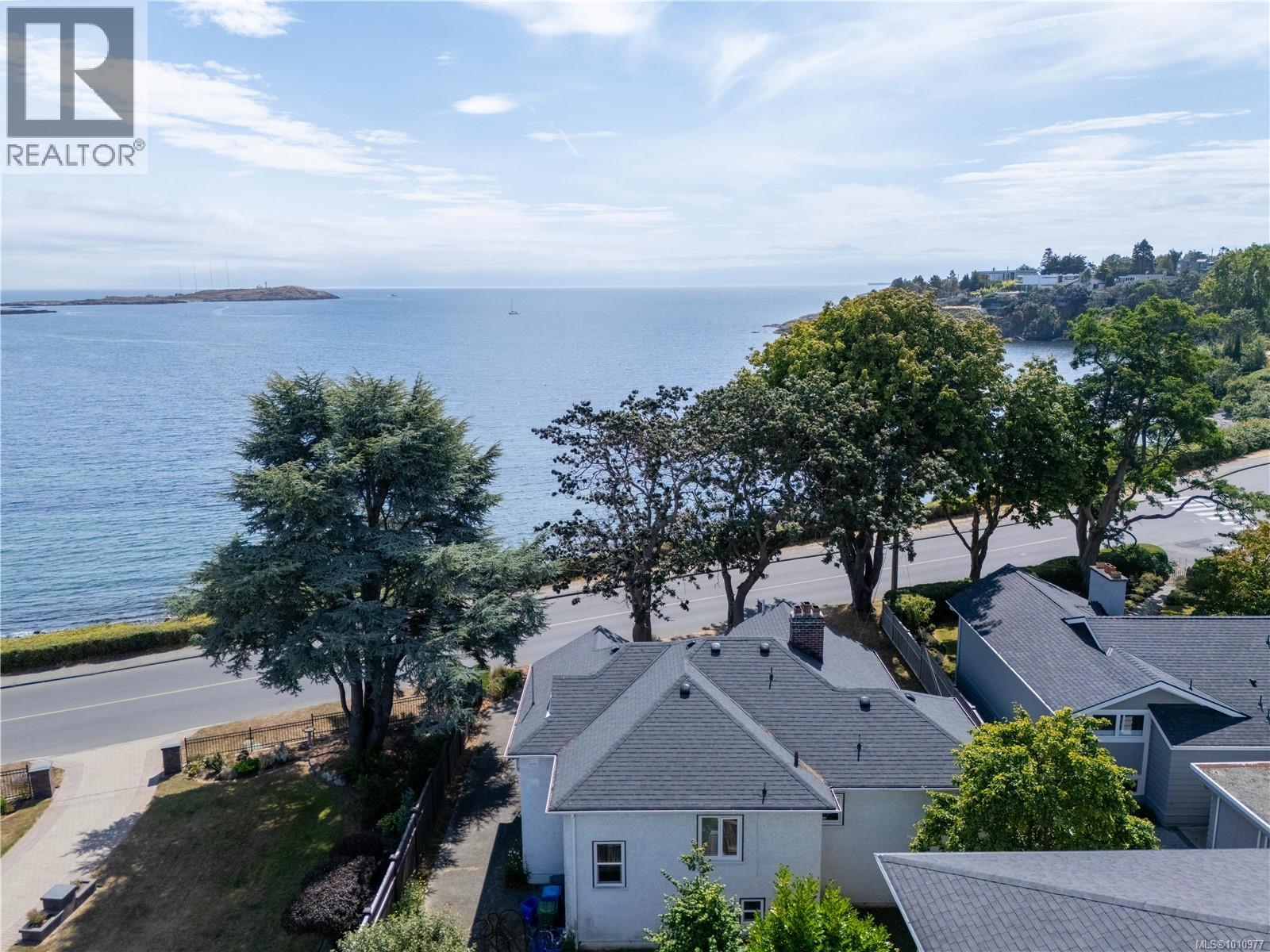 320 Beach Dr
