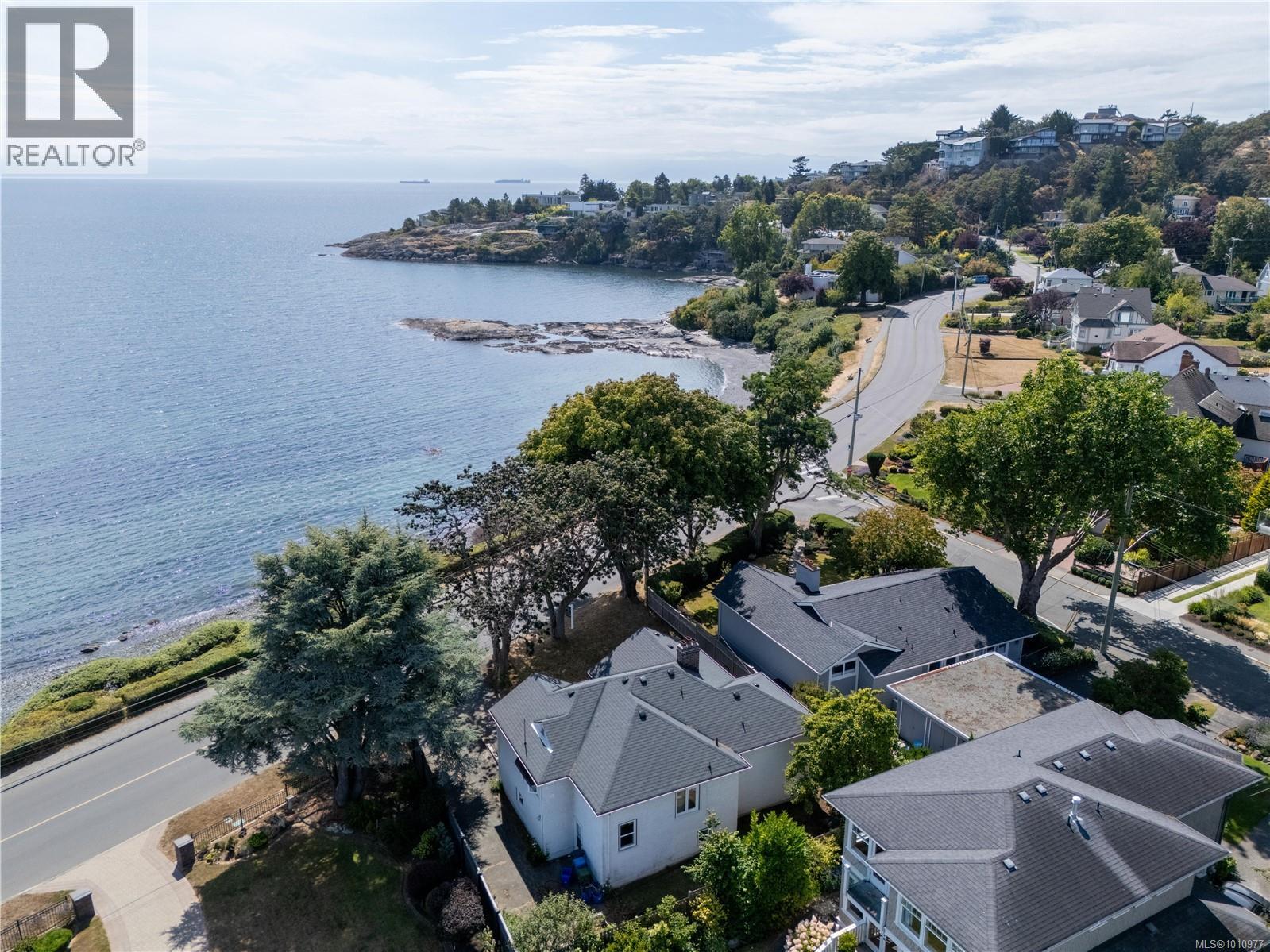 320 Beach Dr