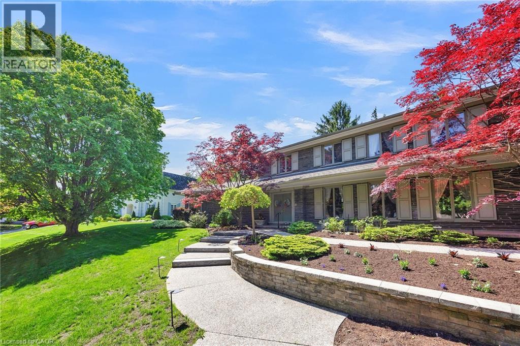 61 HUNTLEY Crescent
