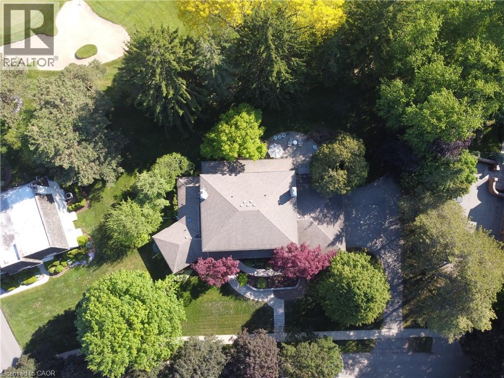 61 HUNTLEY Crescent