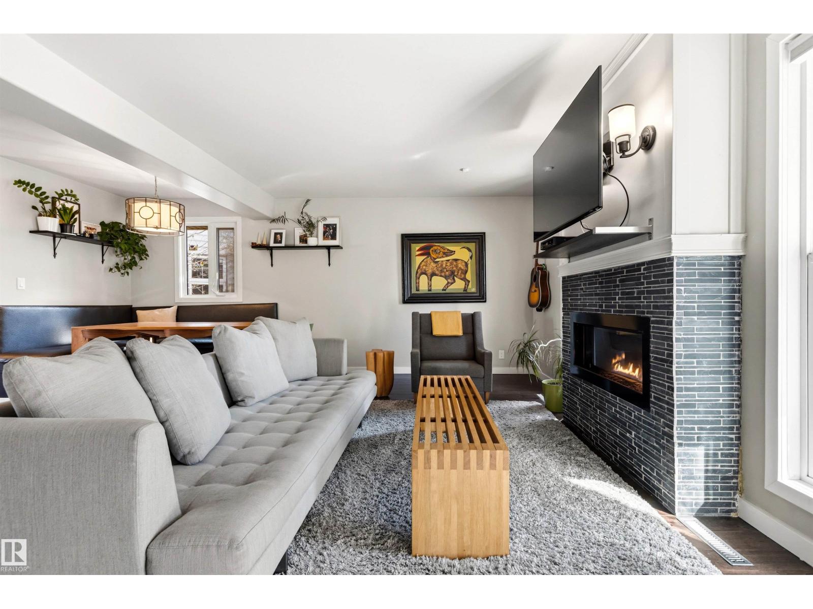 10916 60 AV NW