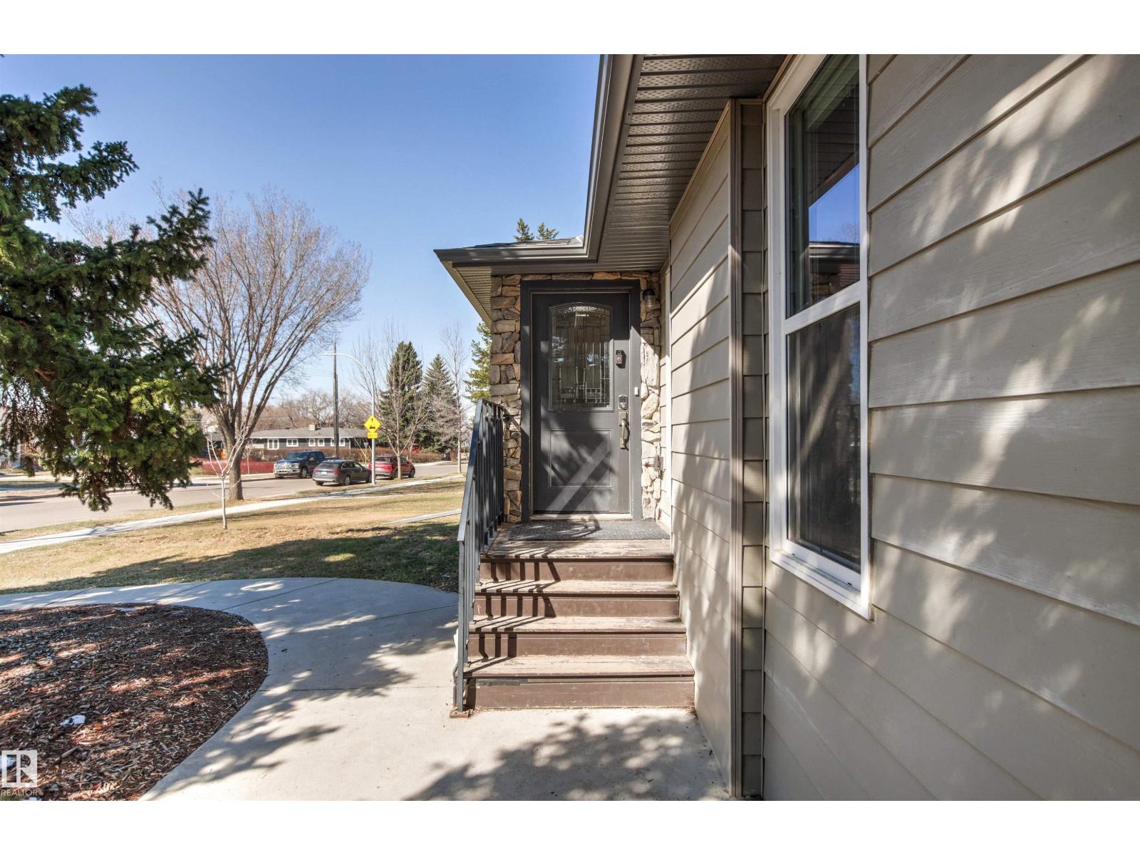 10916 60 AV NW