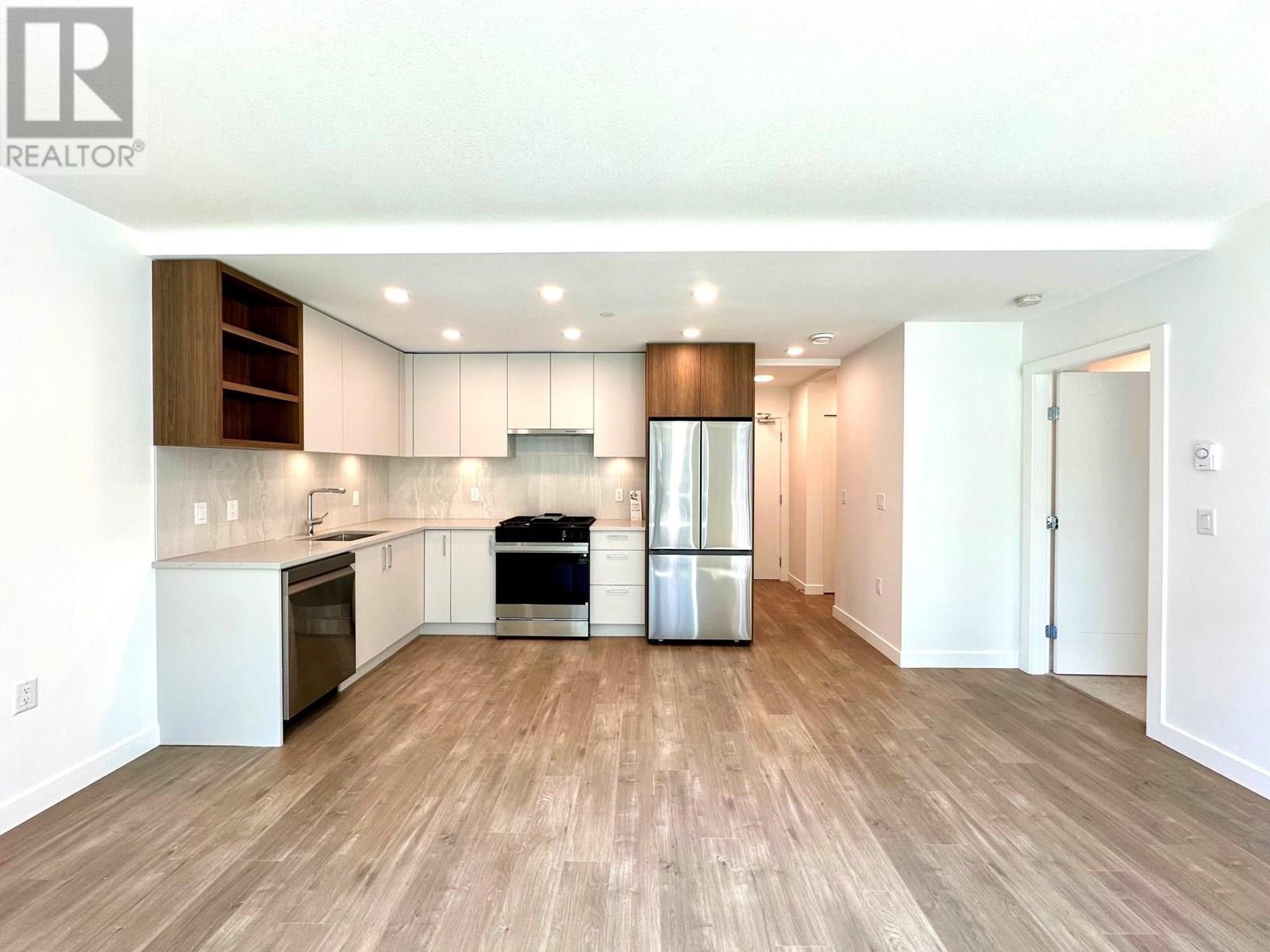 313 723 GROVER AVENUE