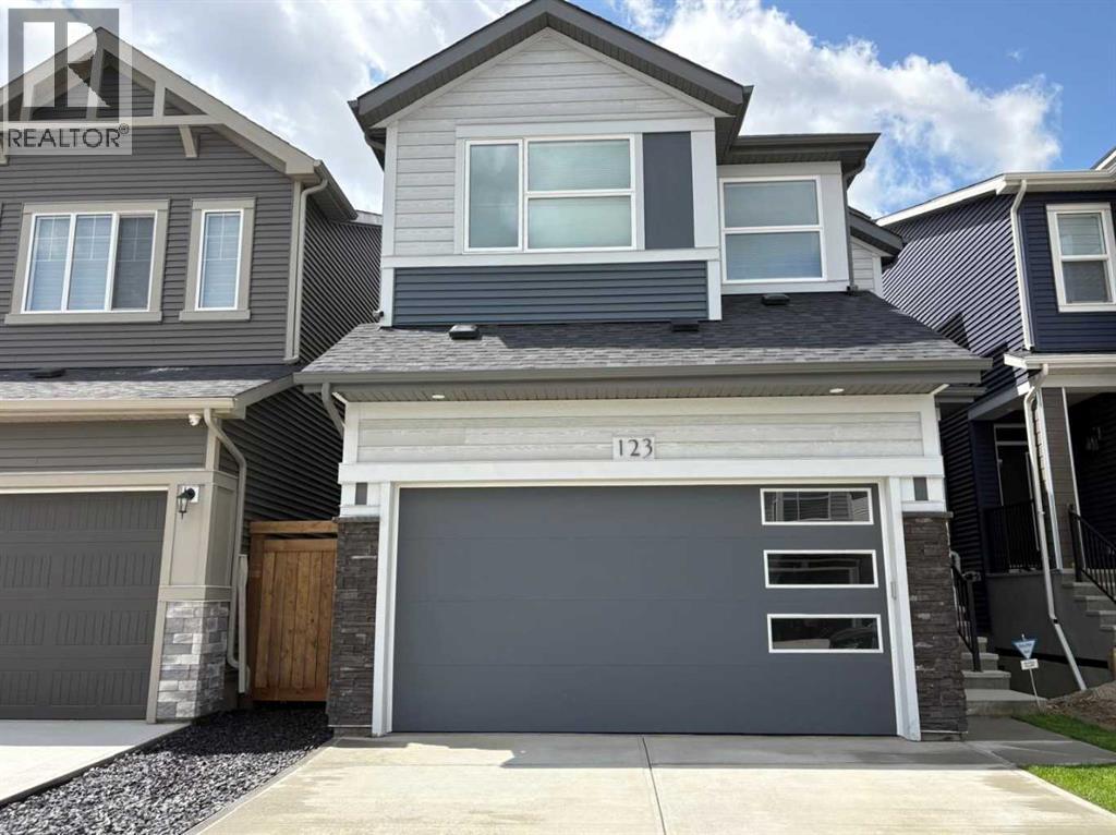123 Mitchell Way NW