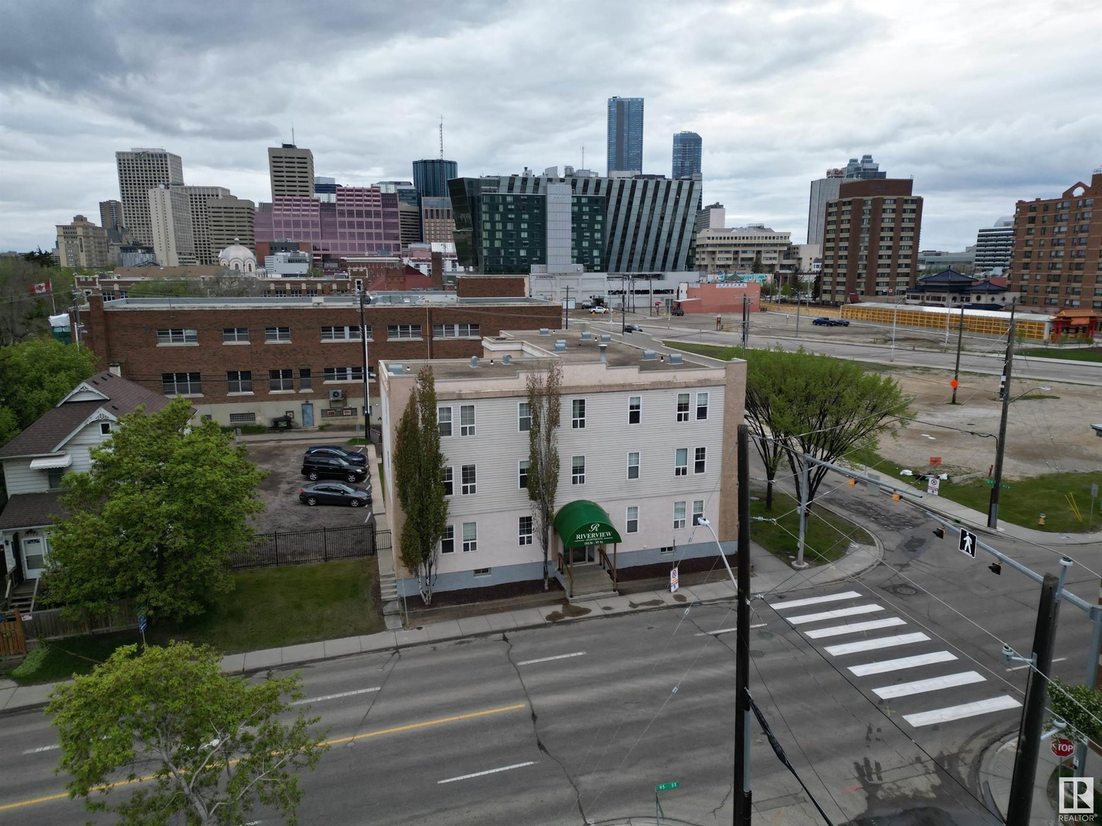10136 95 ST NW