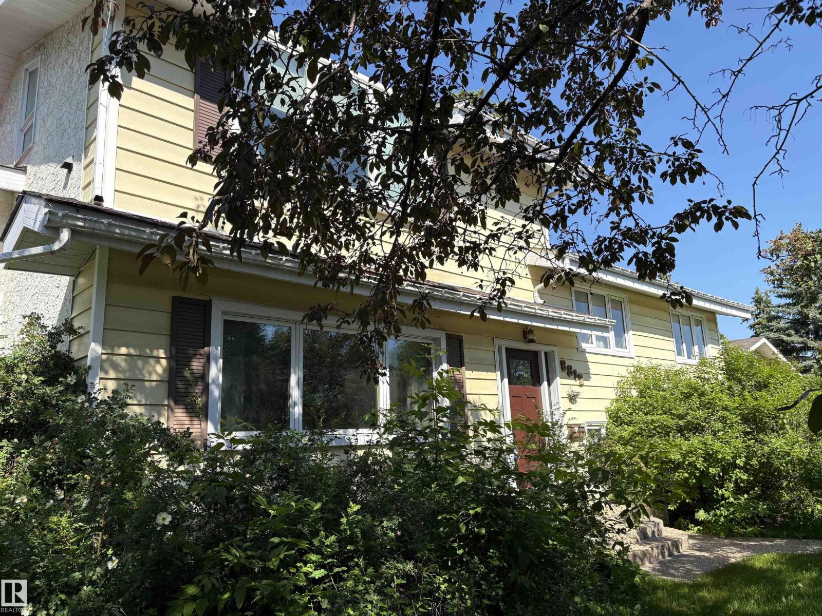 8812 146 ST NW
