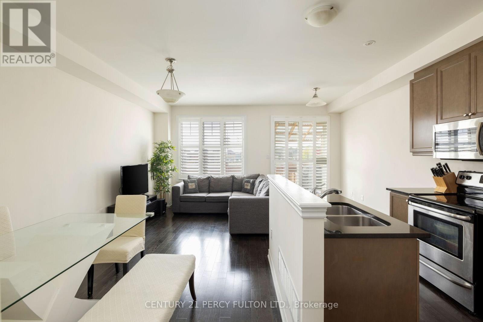 202 SKY HARBOUR DRIVE