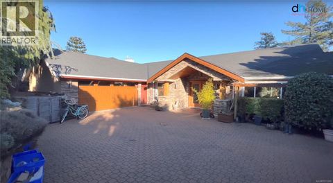 986 Seapearl Pl Saanich BC V8Y2X3