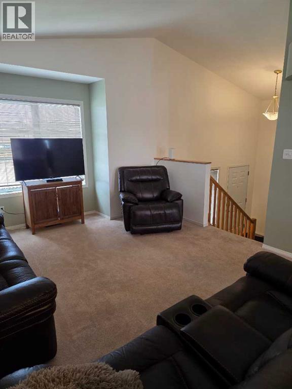 4 St James Boulevard N