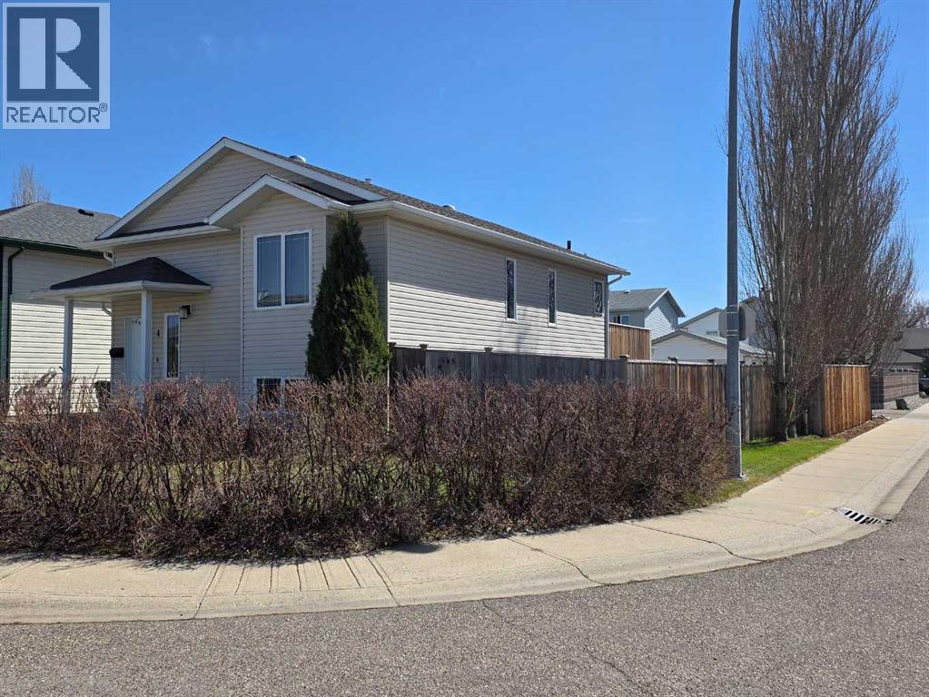 4 St James Boulevard N
