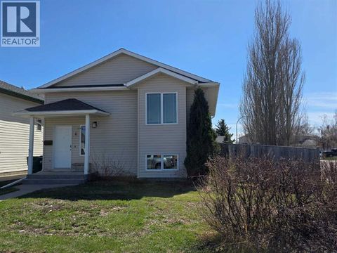 4 St James Boulevard N Lethbridge AB T1H6M5