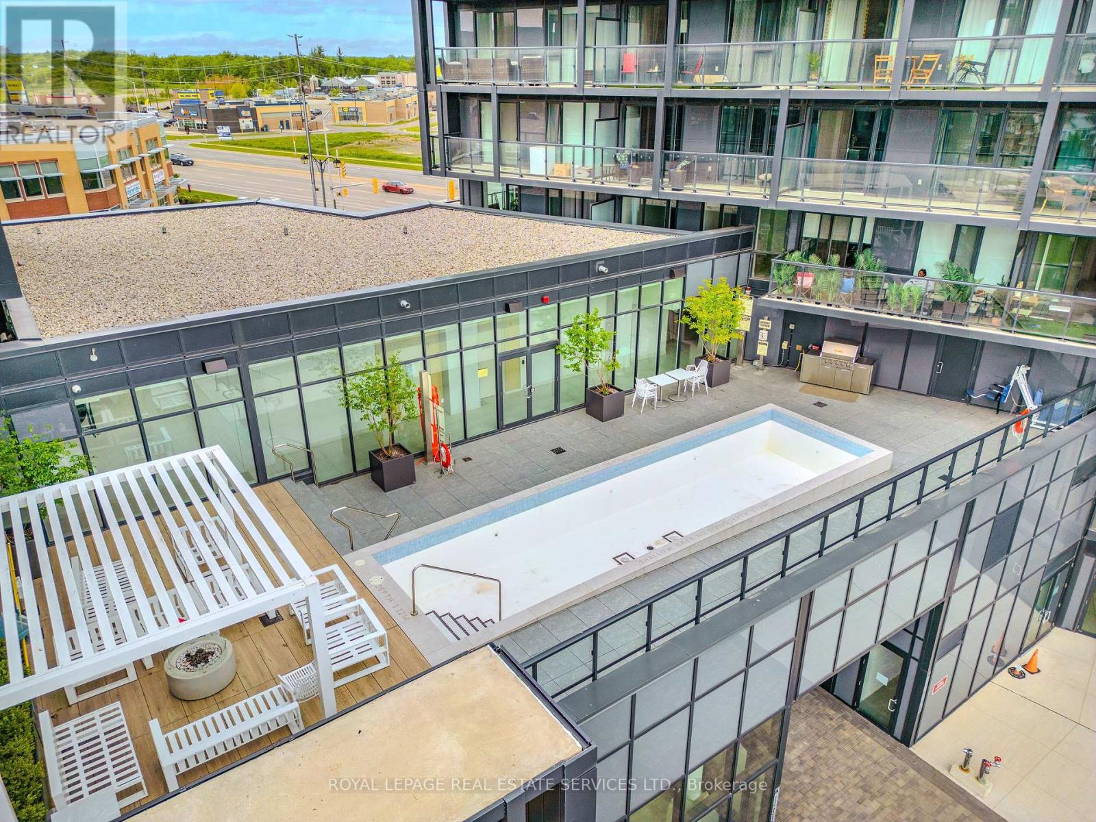 A805 - 3210 DAKOTA COMMON