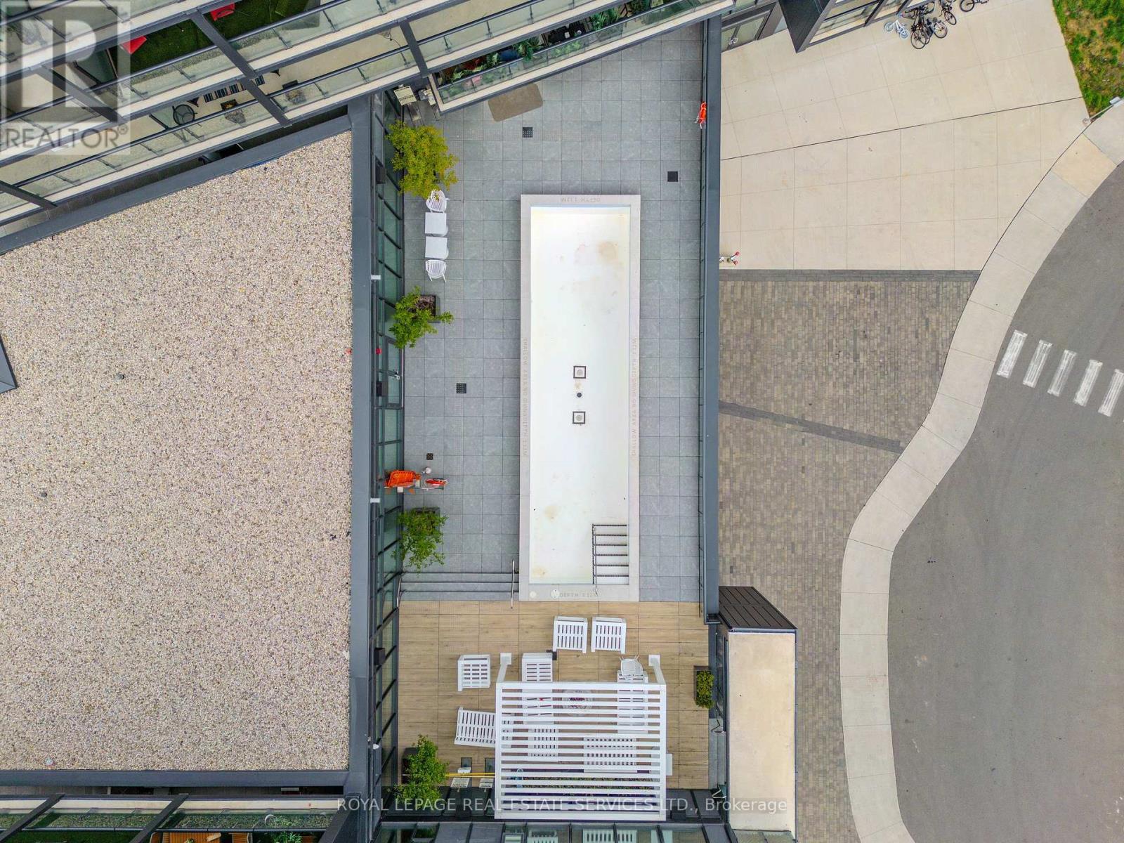 A805 - 3210 DAKOTA COMMON