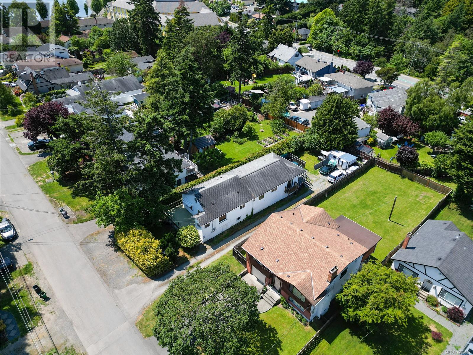 2844 Rockwell Ave