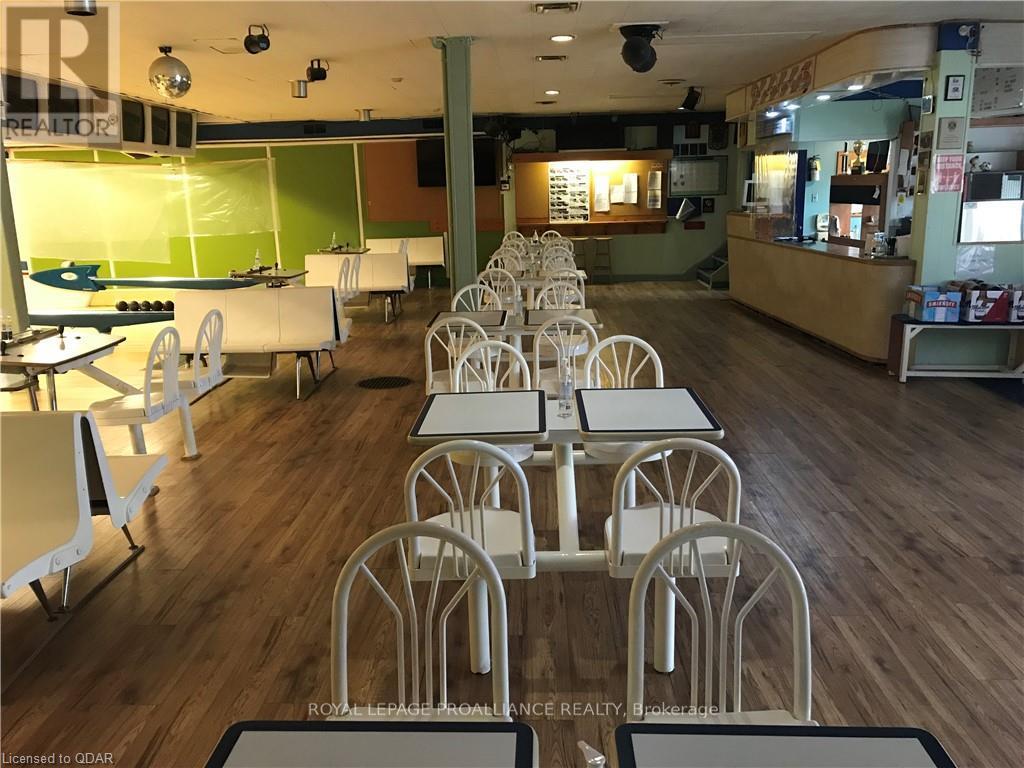 31-33 DUNDAS STREET E