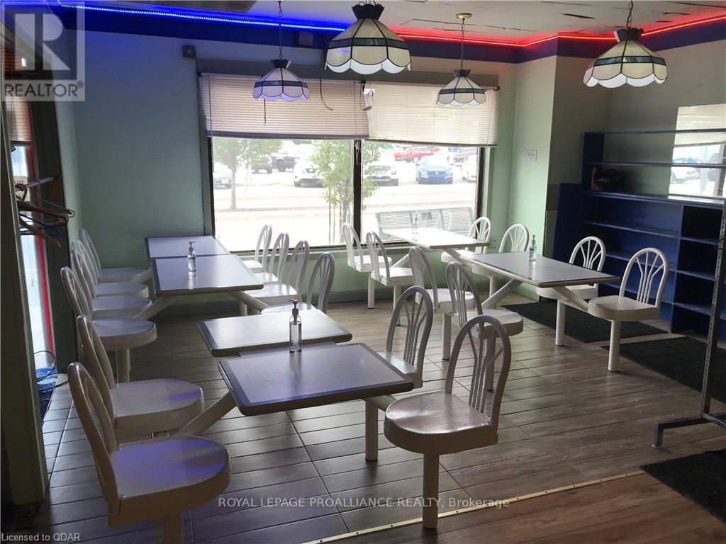 31-33 DUNDAS STREET E